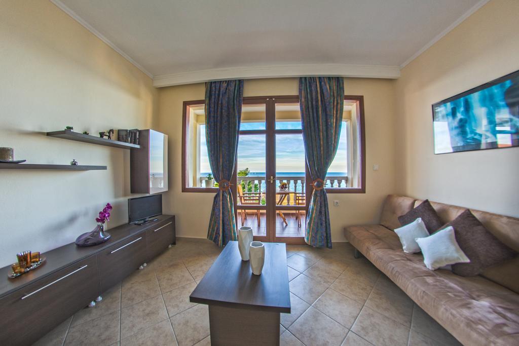 Loukas Apartments On The Waves Tragaki Camera foto