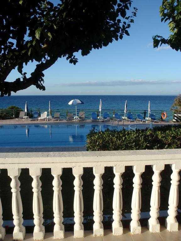 Loukas Apartments On The Waves Tragaki Esterno foto